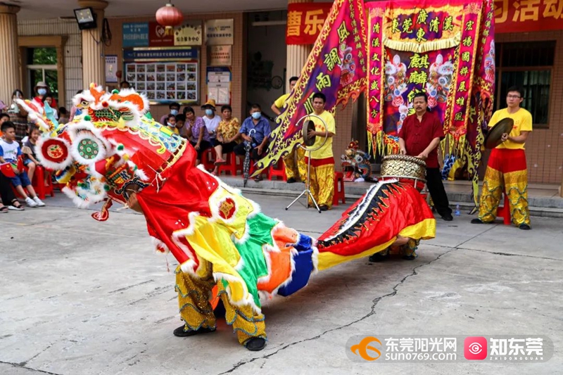 高难度动作一气呵成麒麟舞进谢岗美丽乡村