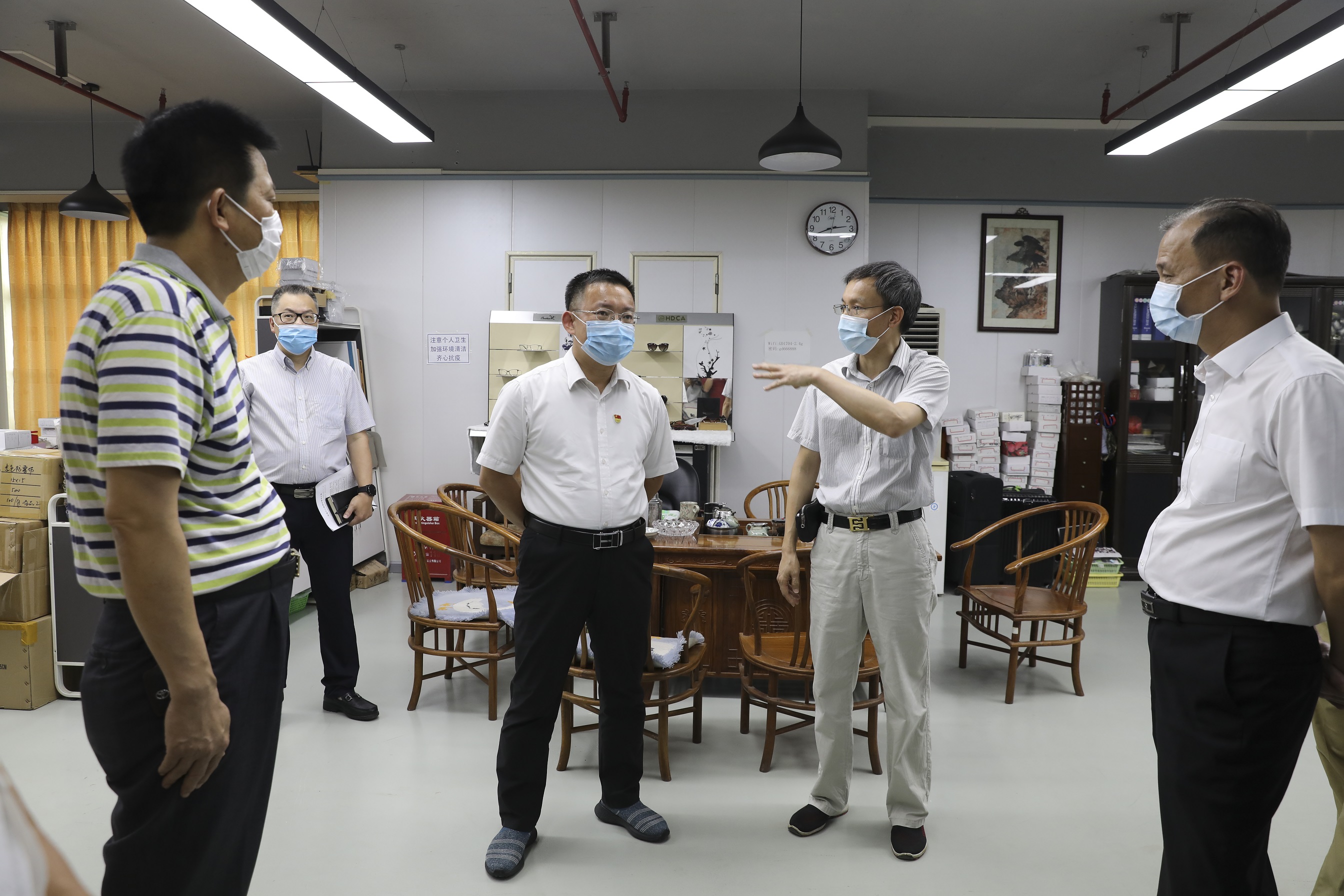 万卓培调研茶山镇产业转型升级基地项目以及水污染治理工作