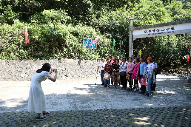 国庆首日 谢岗银瓶山,银山湿地公园游人如织-知东莞