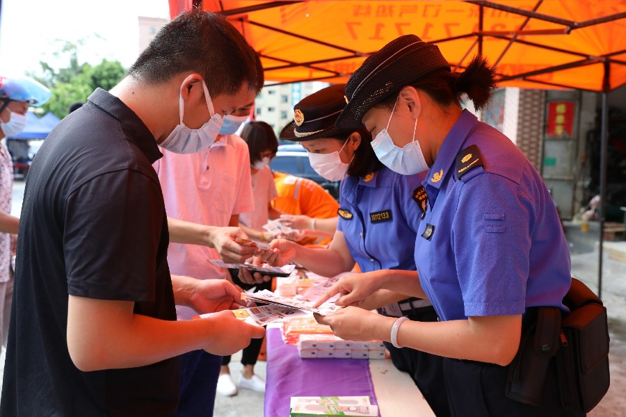 喜威液化石油气瓶装供应站卢边店长 卢敬红"这条管是报废的,现在不