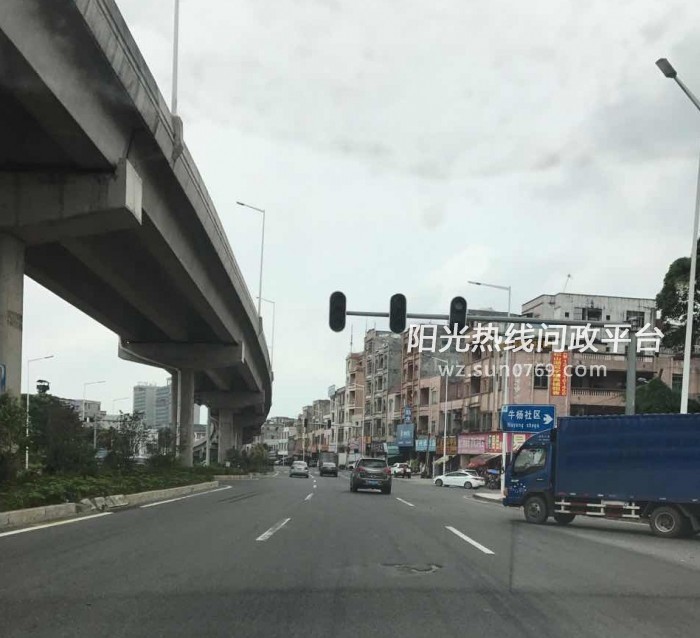 东莞市石大路寮步镇牛杨路口与大岭山镇大塘朗大坑村的多个红绿灯自从