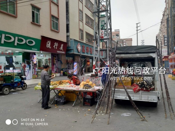 东莞市高埗镇冼沙村尾市场周边环境脏乱差及乱摆卖情况严重