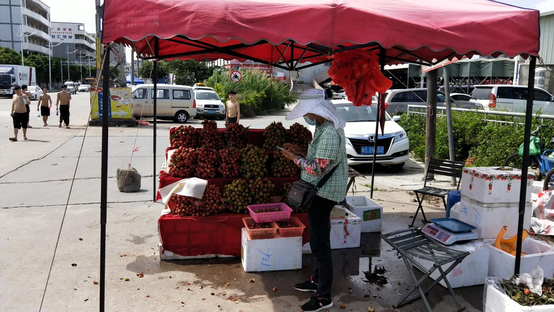 路边摊位摆放影响车辆通行问题-阳光热线问政平台