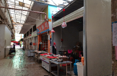 莞城罗沙市场欢欢幼儿园后门消防通道存在违建