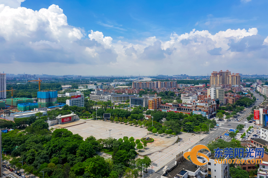 望牛墩文化广场及镇中路.jpg