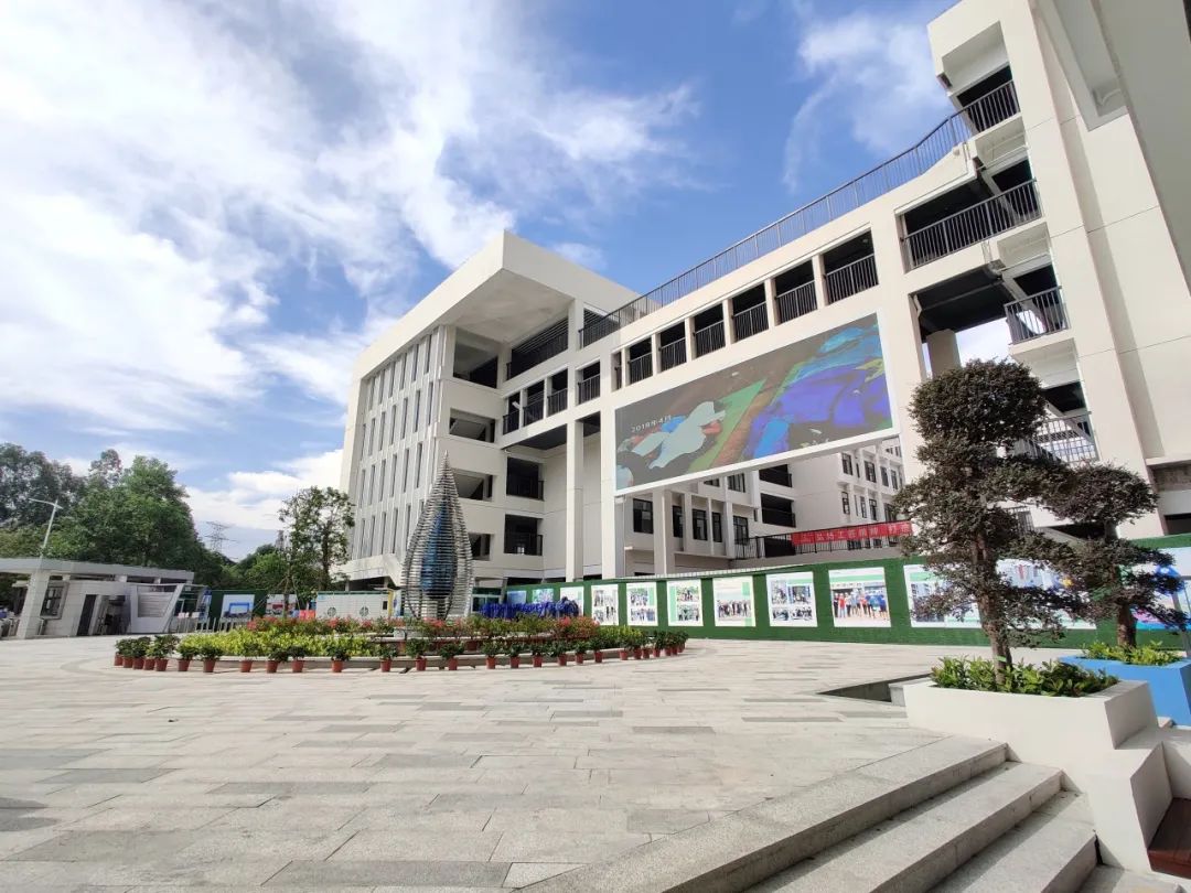 年薪2535万元松山湖北区学校公开招聘26名特聘教师
