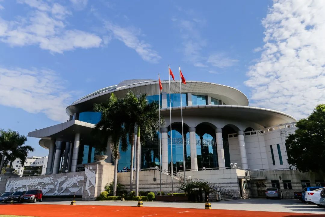 东莞中学恢复初中招生招聘17名编制教师