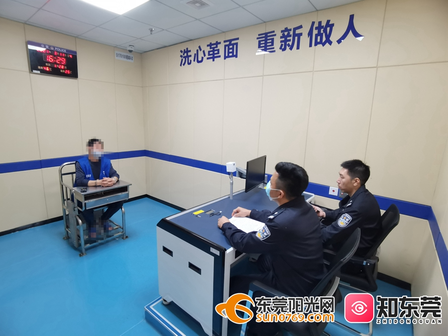 刘某在审讯现场