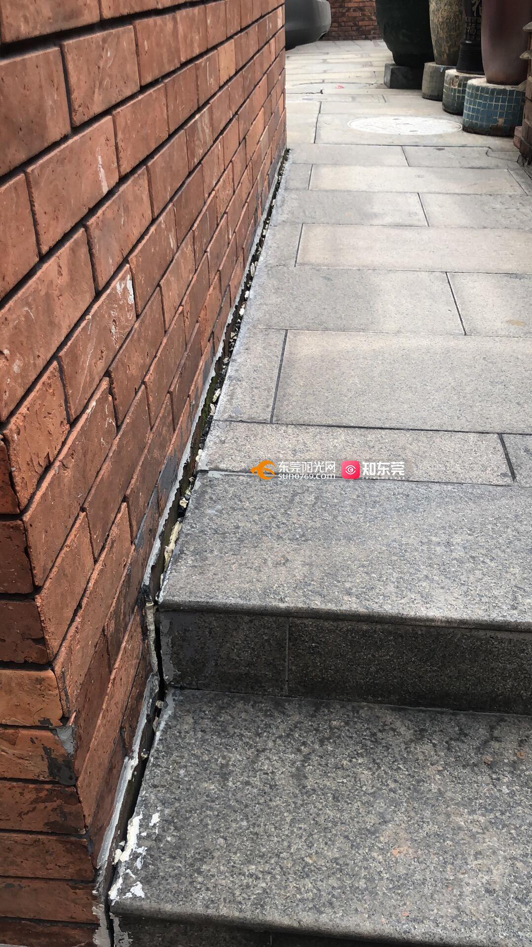 万江华美新村小区多家住户地基下沉问题