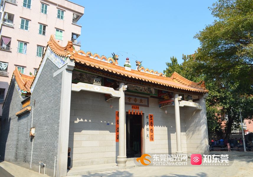 政委何清率领下挺进高埗镇低涌村,指挥部设在低涌熊氏悦南宗祠里,部队