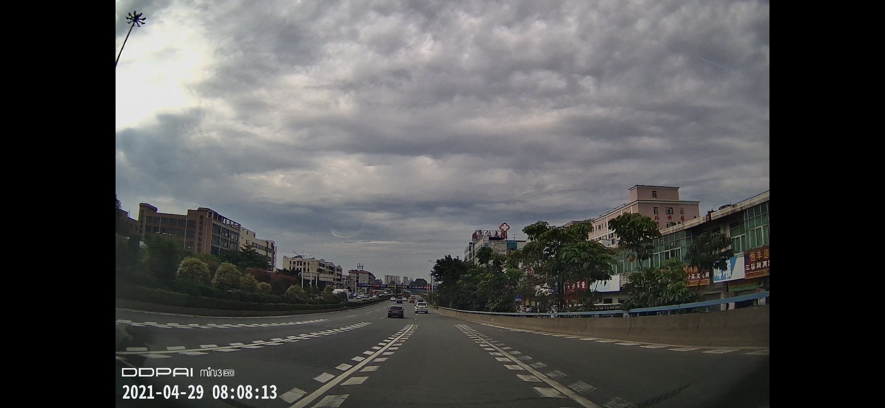 请问这条超长实线是干嘛