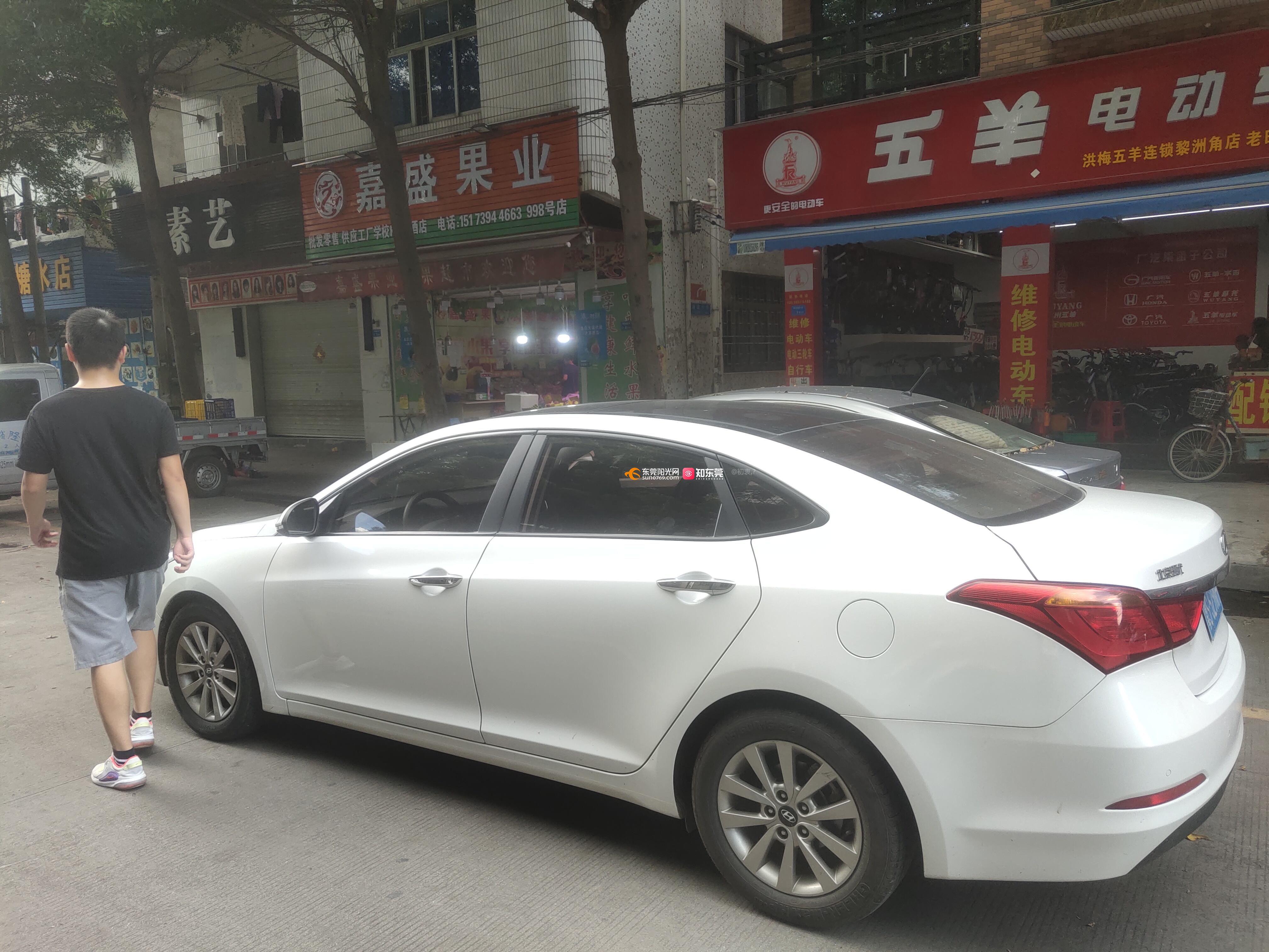 洪梅镇黎洲角村环萦路乱停乱放严重现象