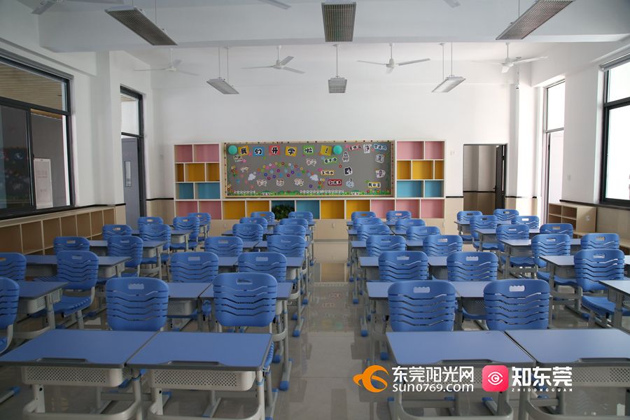 香城小學教室.jpg