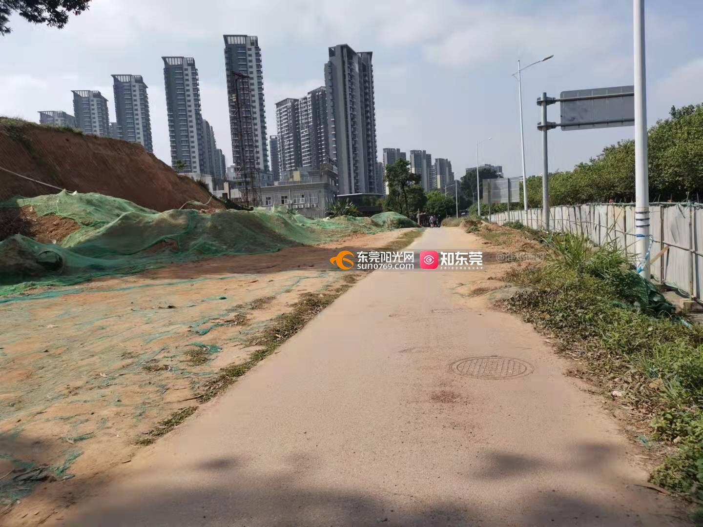 華為湖岸花園a區附近人行道路施工嚴重拖期