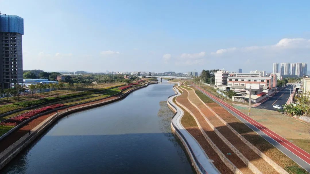 大美谢岗:银湖似锦在家门,滨河如缎穿城过!