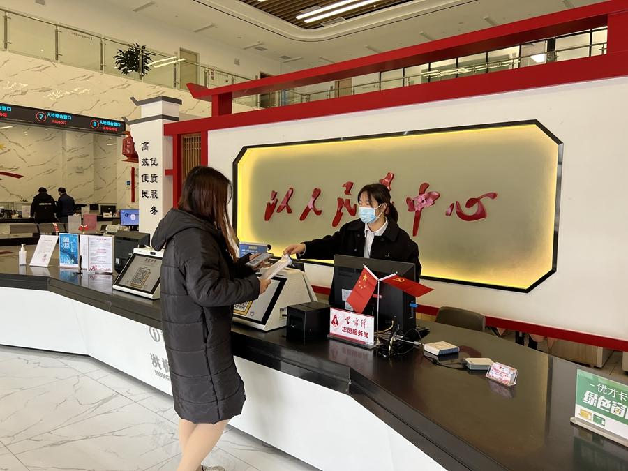 节后首个工作日东莞各服务窗口卯足干劲为民服务