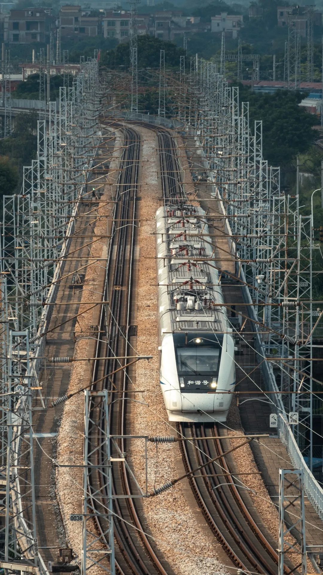 追火车的石龙少年小镇中的隐秘角落被他探了个遍