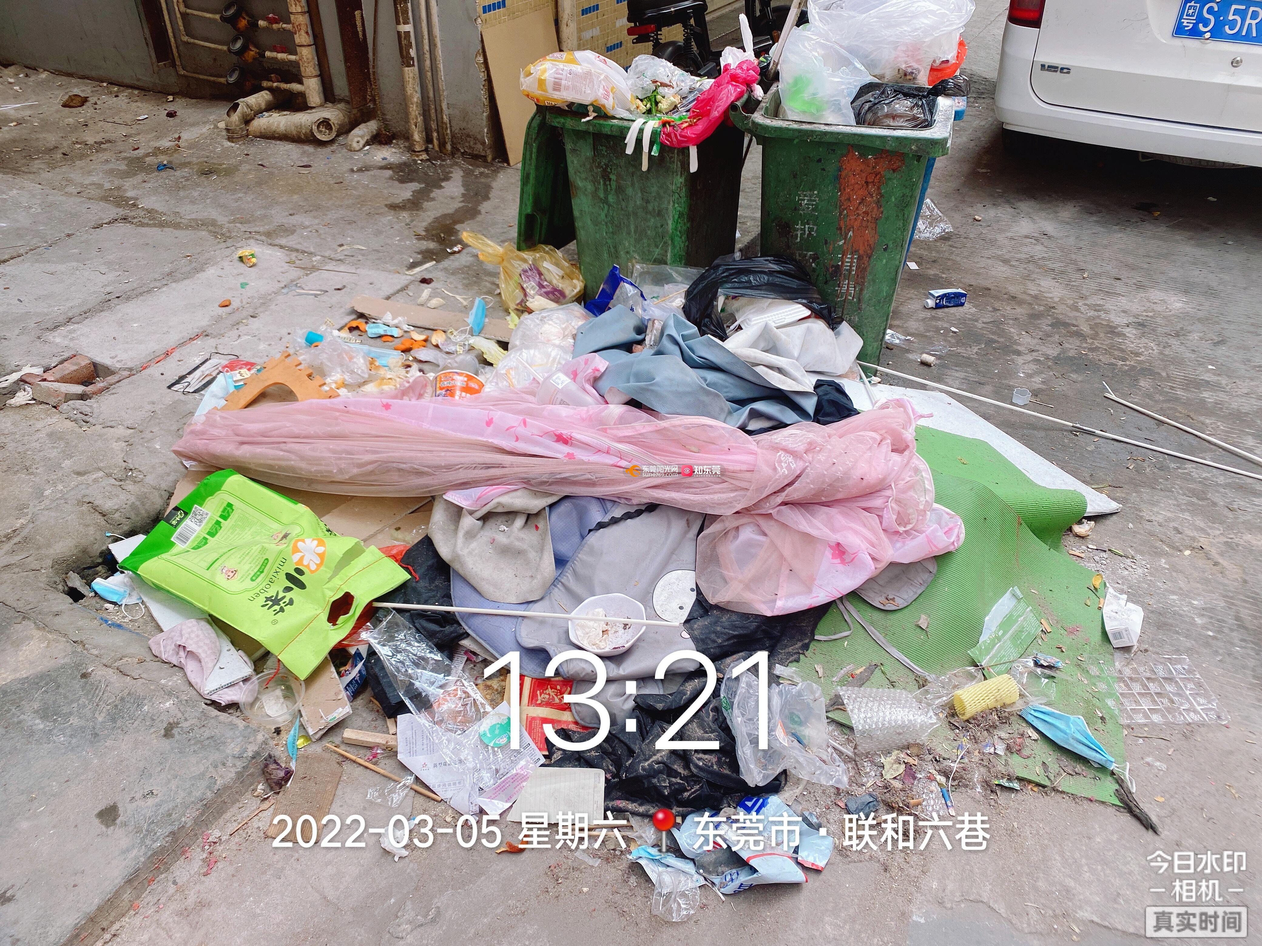 垃圾乱堆乱放多日无人清理