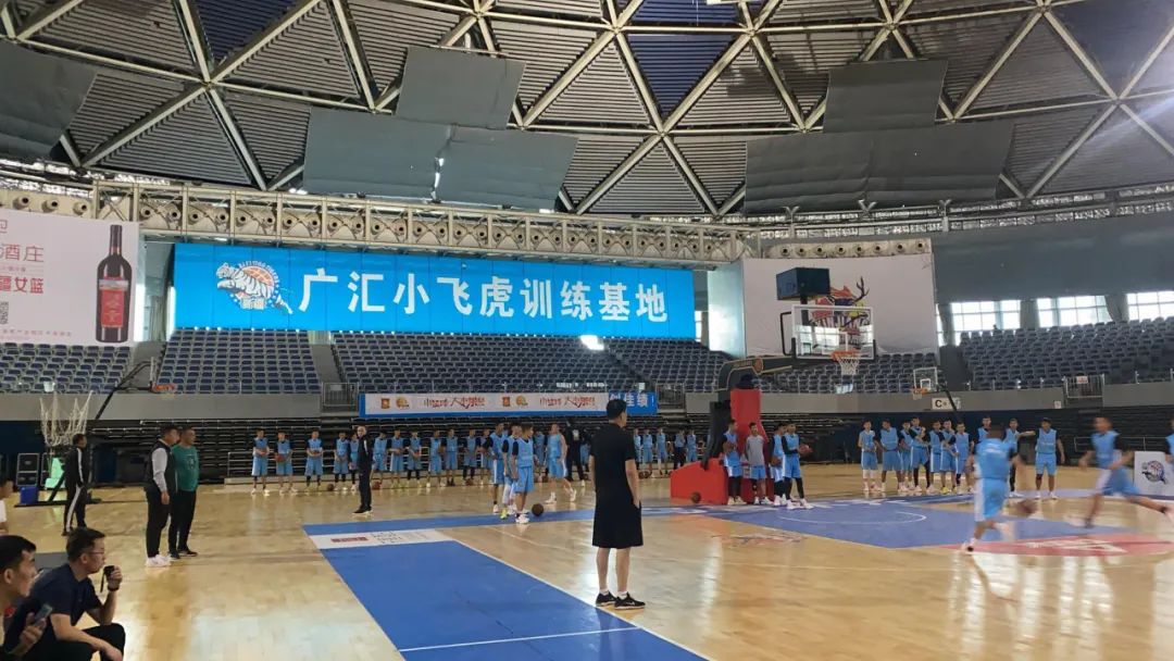 广东教育援疆倾情播撒篮球梦想种子师市篮球少年走进飞虎训练营