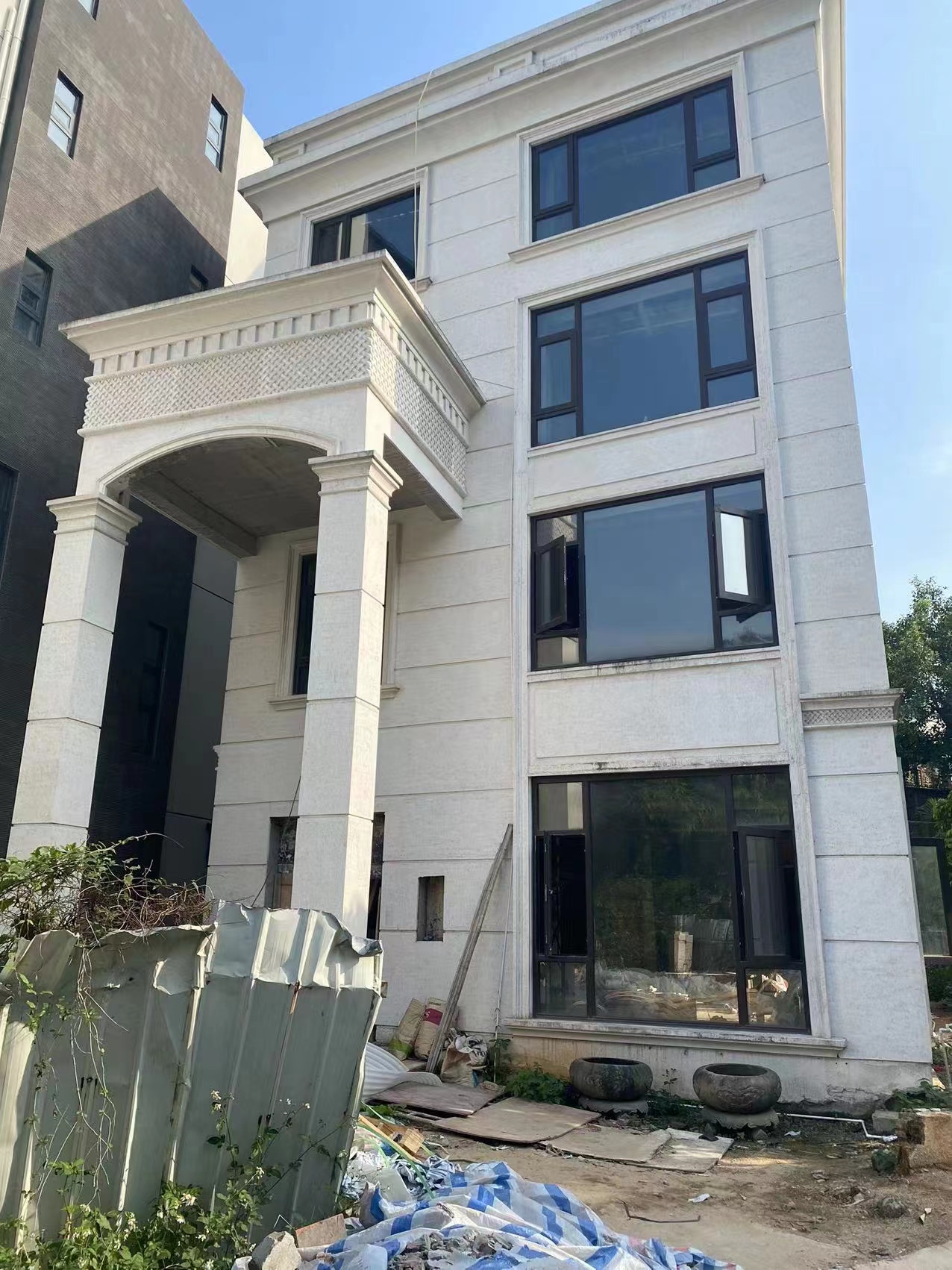 东莞市长安镇钻利花园91号存在违建