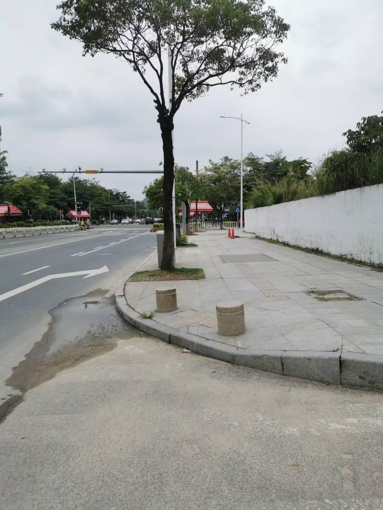 人行道自行车道和马路牙子衔接太高