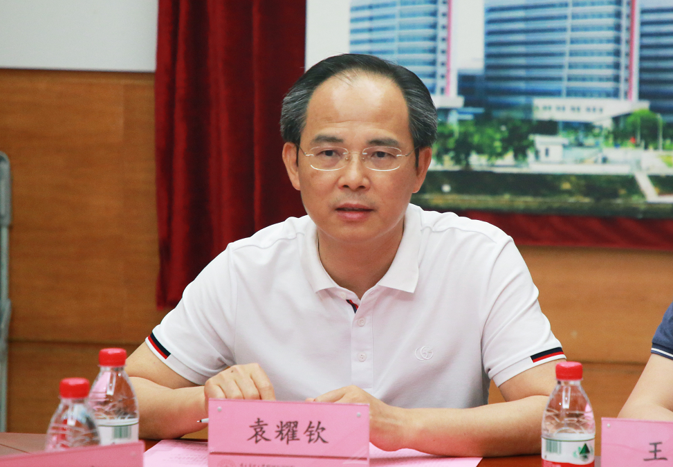 市人民医院院长袁耀钦表示,近年来,医院不断加大老年