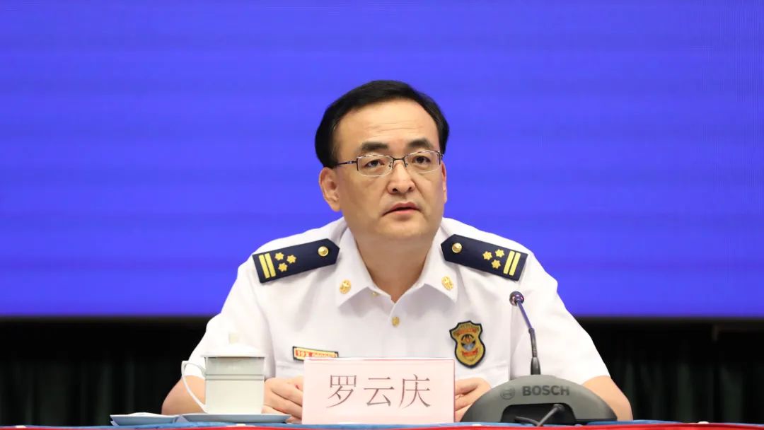 建立战训人才智库,组建总队级灭火救援专业技术人才库,定期评选"专业