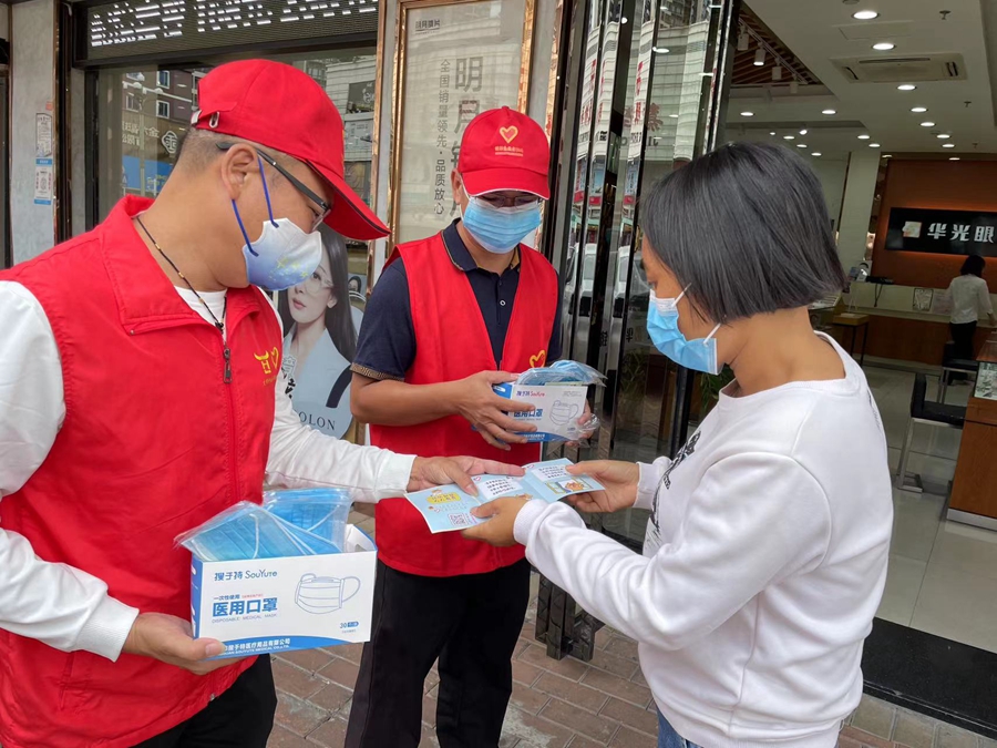 东莞各地持续开展"全民戴口罩"文明行动