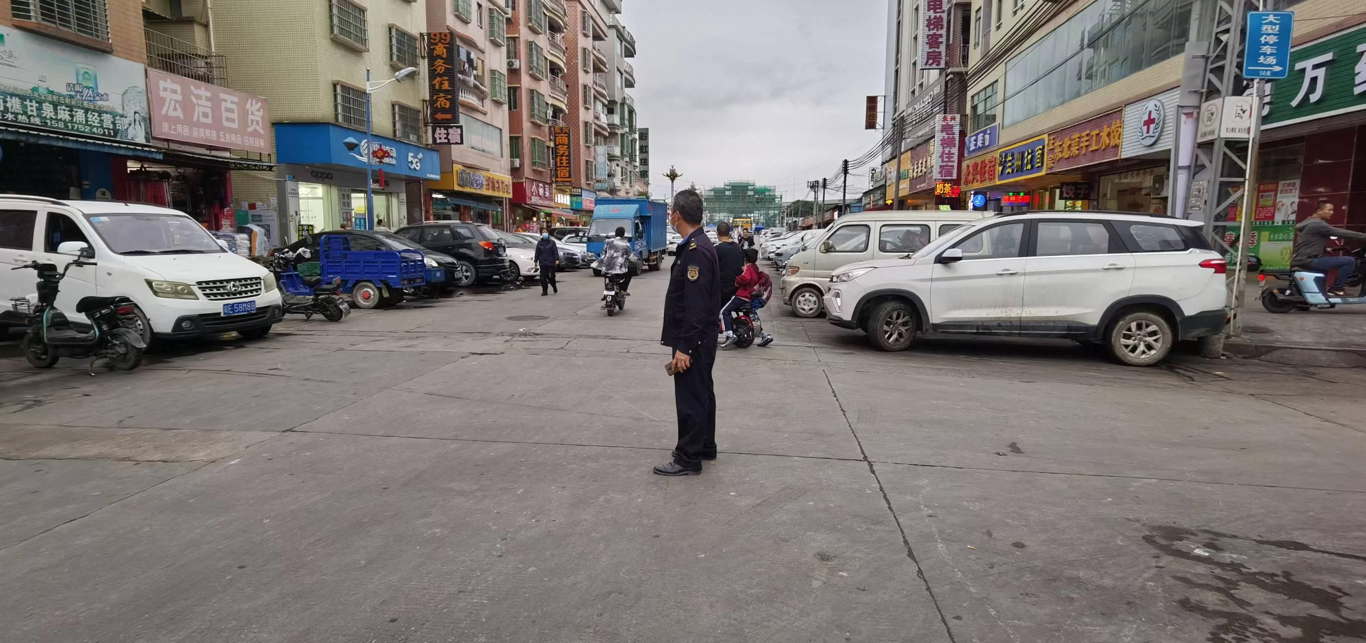 麻涌镇大盛村车辆乱停现象及占道经营现象无人管理,已投诉n次无果