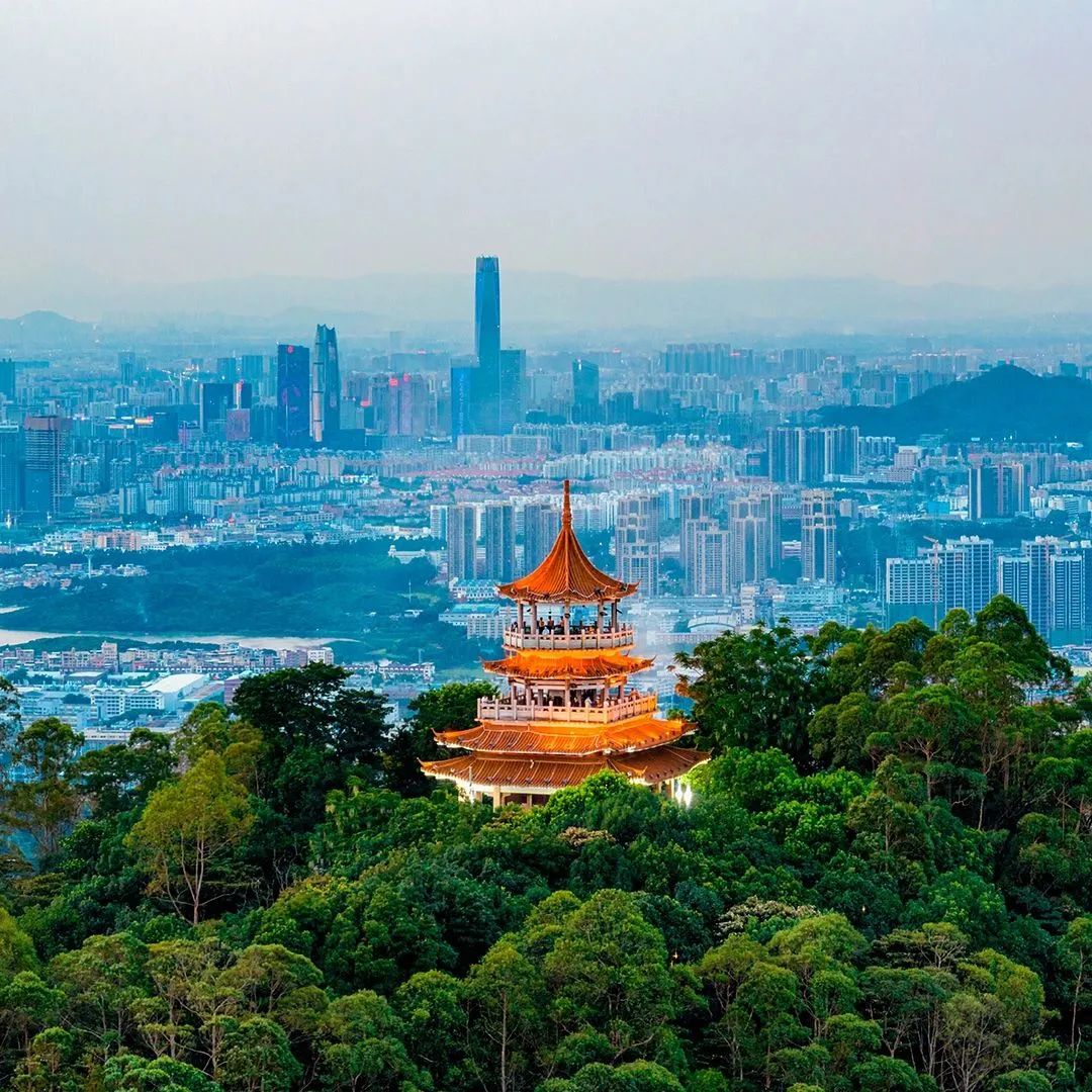 《水濂山》(摄影 叶瑞和)《醉美银瓶山》(摄影 李回立)二等奖《威远