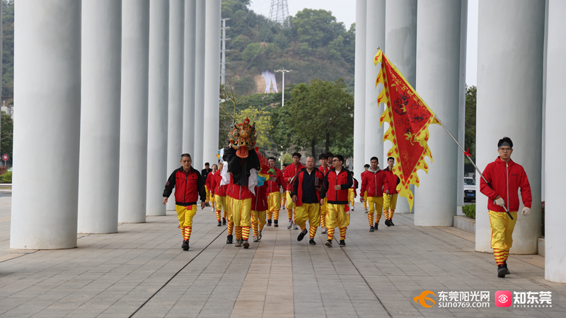阳光网首页>新闻频道>图片新闻>图说东莞>正文> 麒麟欢腾齐上阵,特色