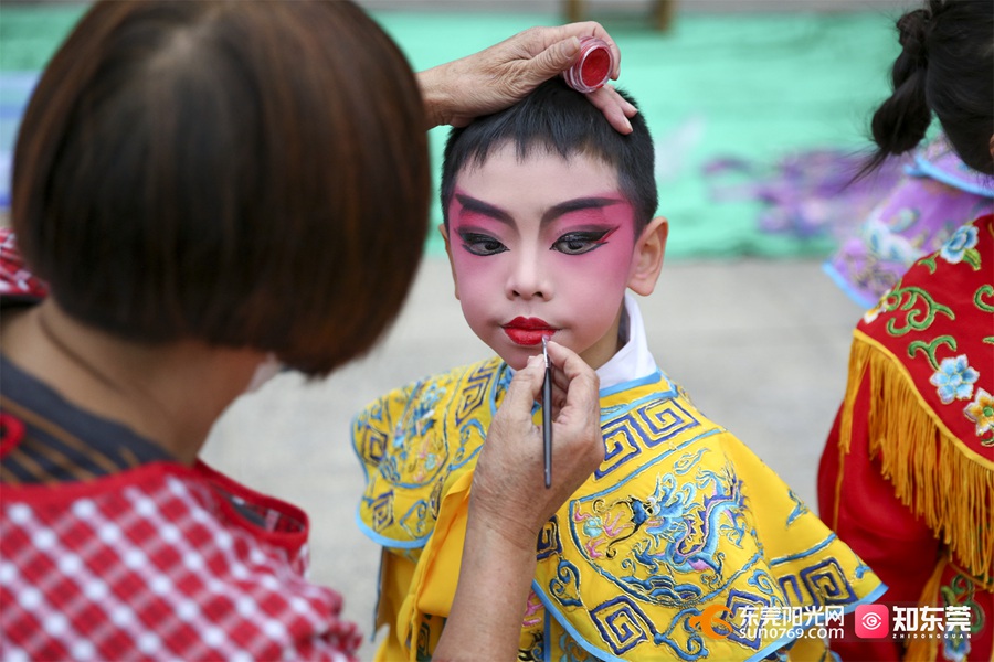 茶山本土曲艺社将传统粤剧变年轻让00后10后也迷上粤剧