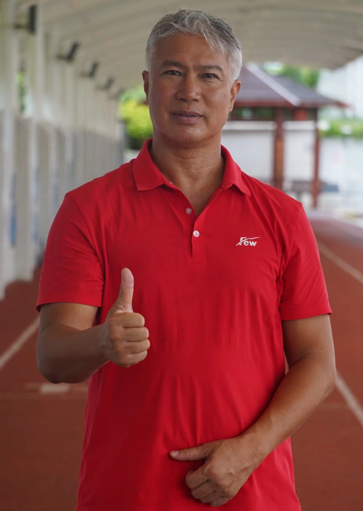 9小时47分22秒!东莞游泳名将陈苏伟成功横渡新西兰库克海峡_东莞阳光