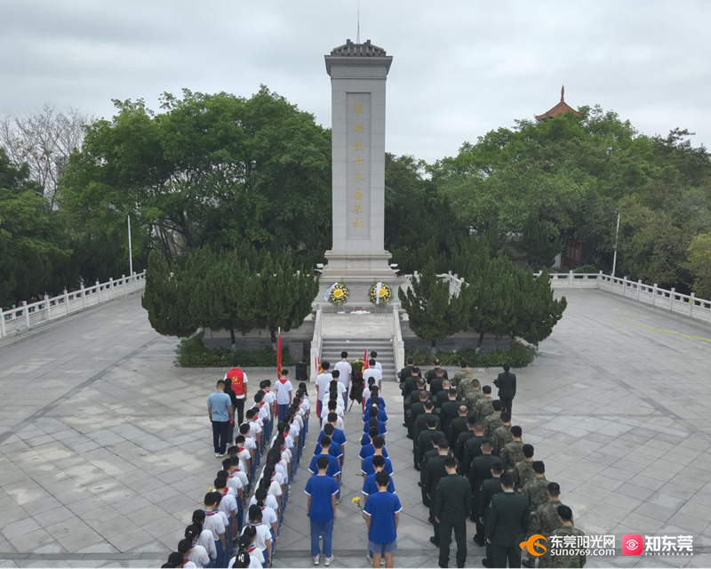 基干民兵代表,师生代表,前往塘厦镇观光公园革命烈士纪念碑广场,开展