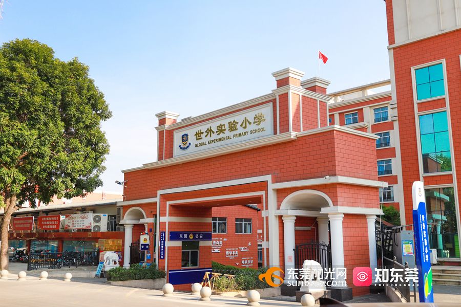 世外实验小学是一所集走读与住宿,校园加70亩营地的一所国际化精品