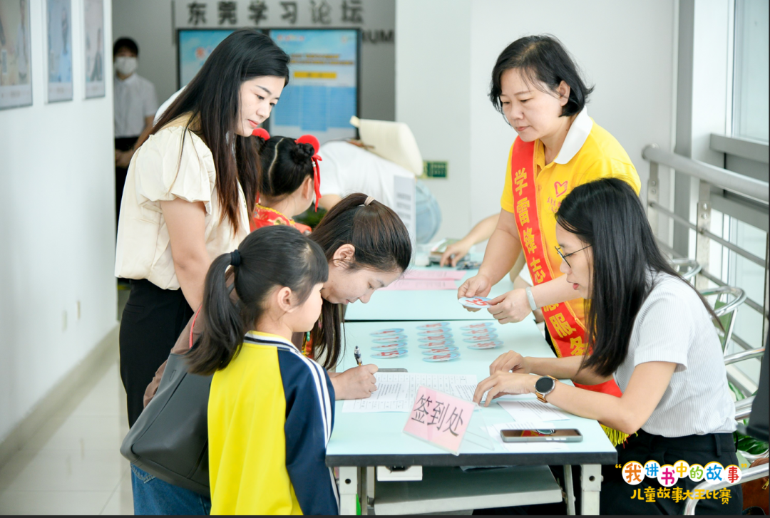 比赛精彩瞬间【幼儿组】特等奖:莞城-骆琰《驴友图书馆》一等奖:茶山