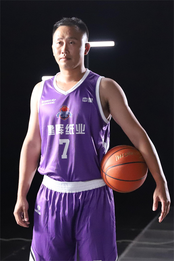 阳光网首页>新闻频道>东莞要闻>正文 黎灿明"无论是在潢涌村篮球队