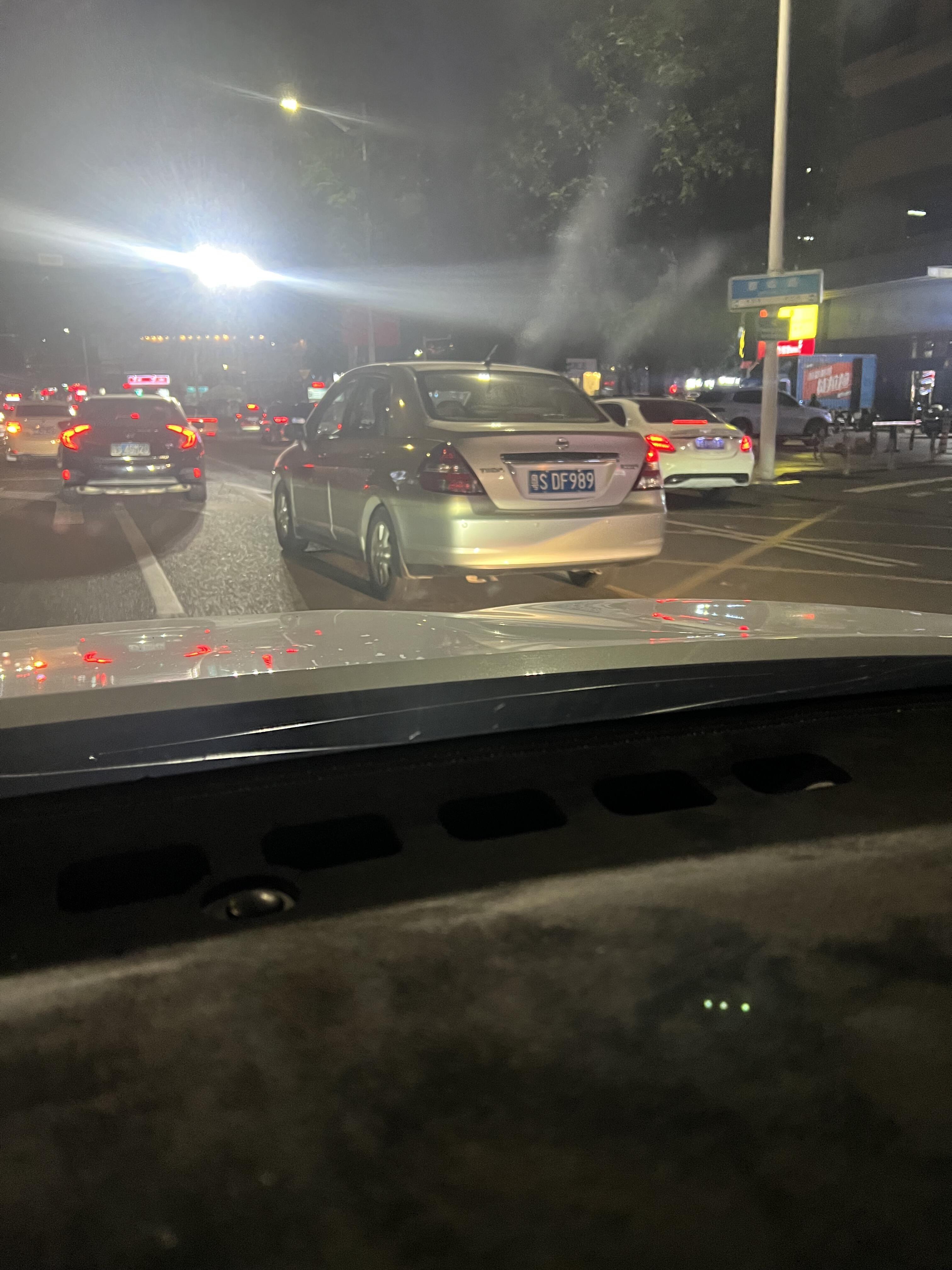 交通灯违法拍摄的补光灯