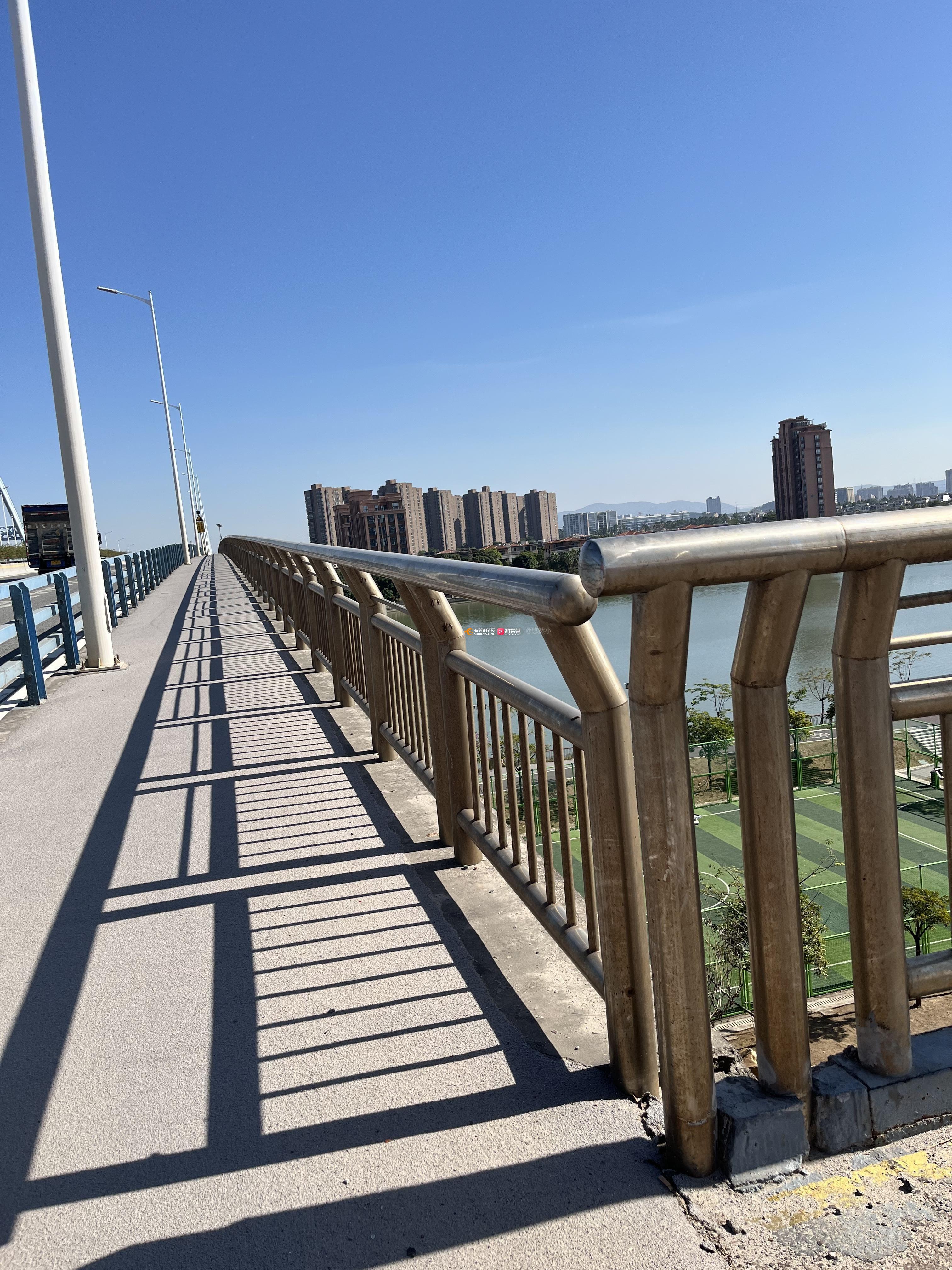 水乡大道东莞水道大桥栏杆破烂