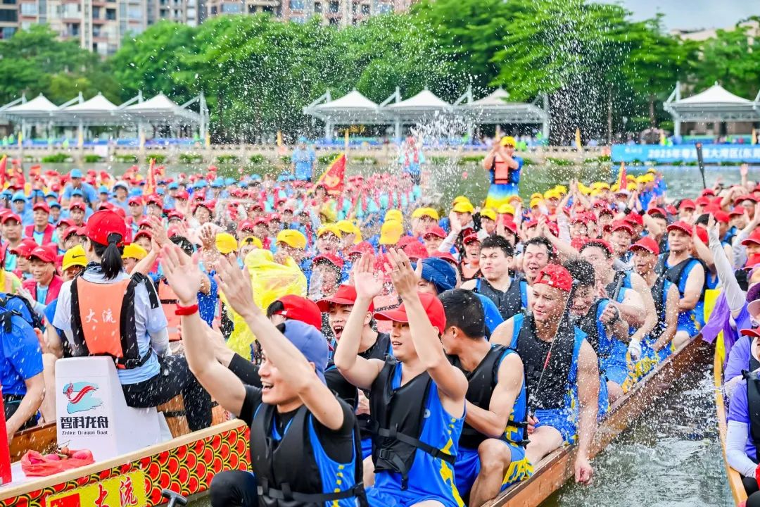 燃爆！2025年粤港澳大湾区（东莞）龙舟邀请赛在沙田激情开桨