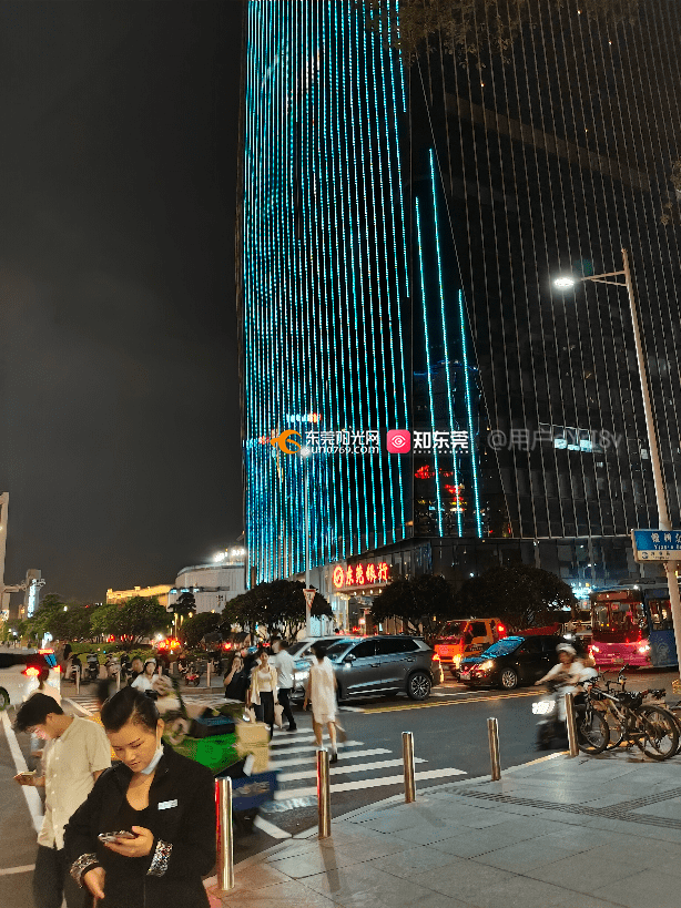 东莞鸿福路国贸中心很有必要再加两架人行天桥