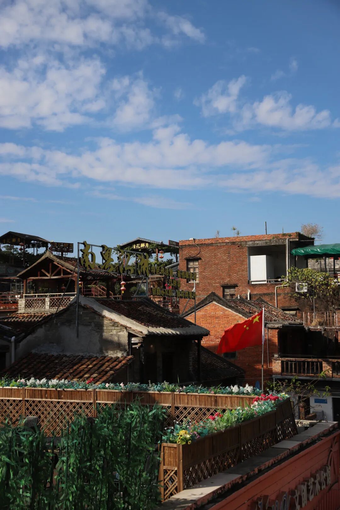 东莞有个宝藏地！下坝坊的24小时，从静谧古村到流光幻境