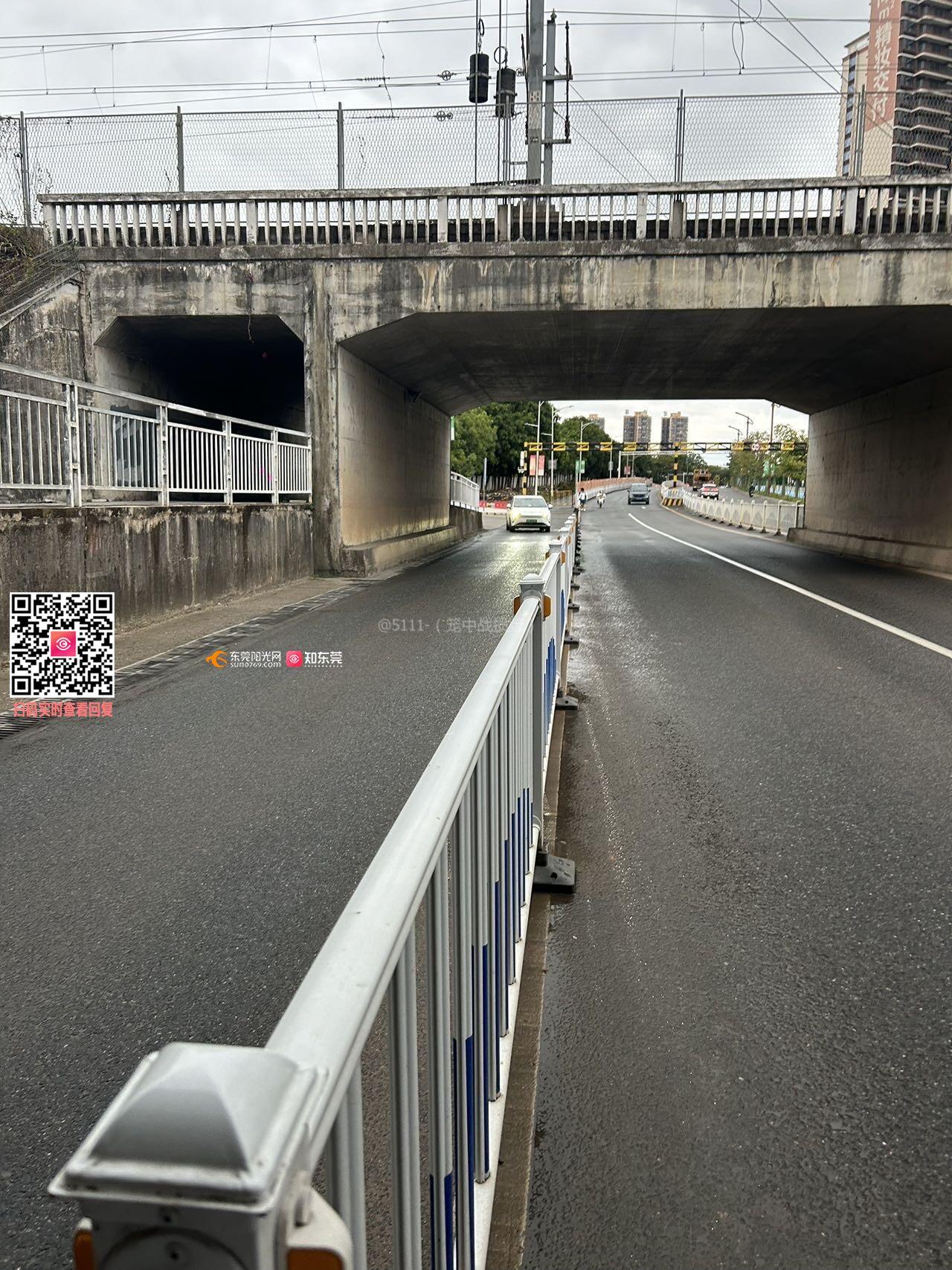 道路施工却未设行人通道-阳光热线问政平台
