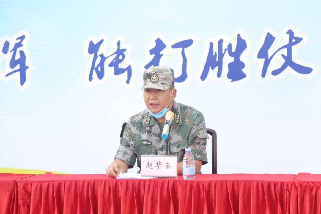 赵华奎作讲话东莞军分区战备建设处处长赵华奎对高埗镇武装工作和民兵