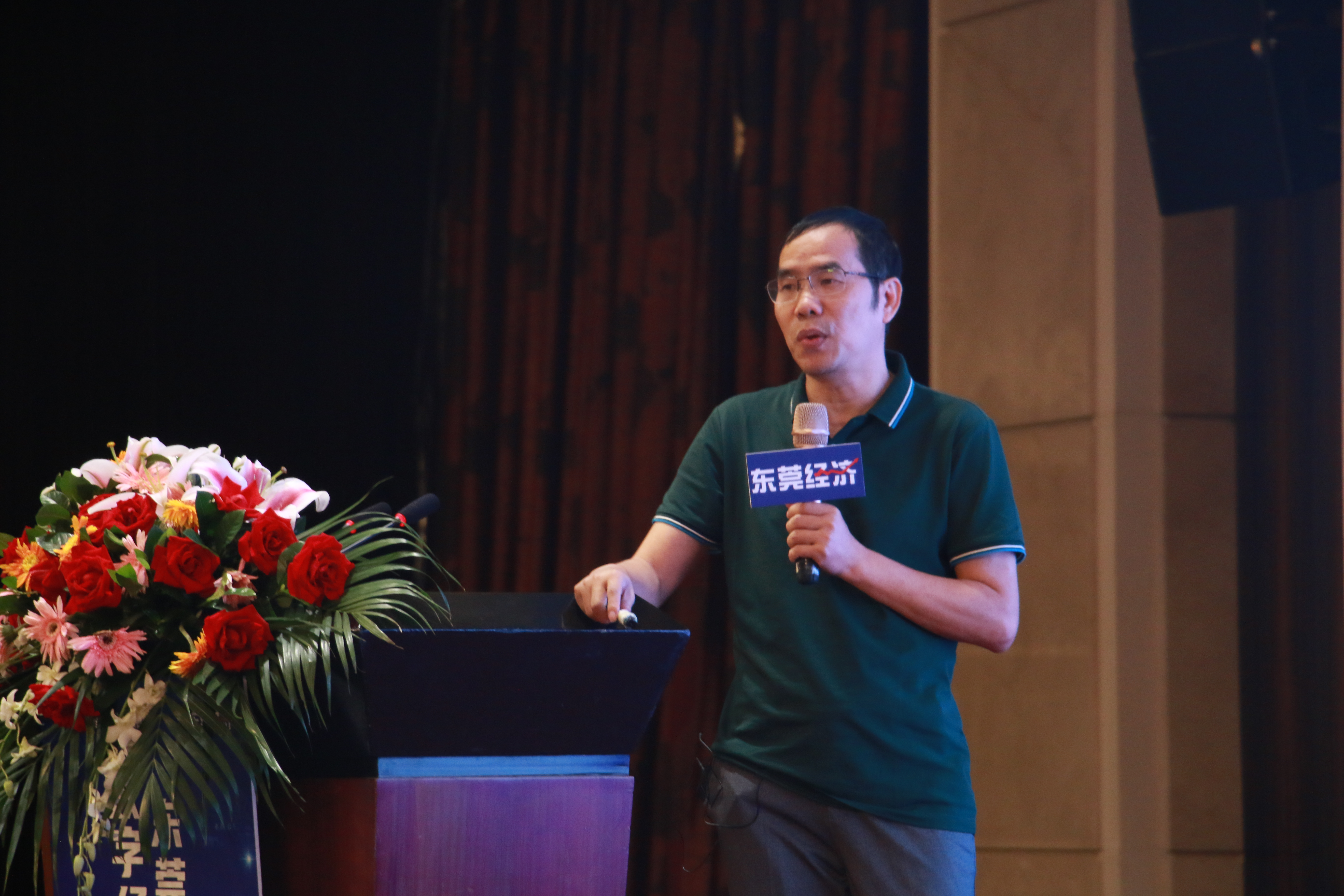 刘川教授从东莞的过去开始谈起,认为东莞过去是国际制造业名城与世界