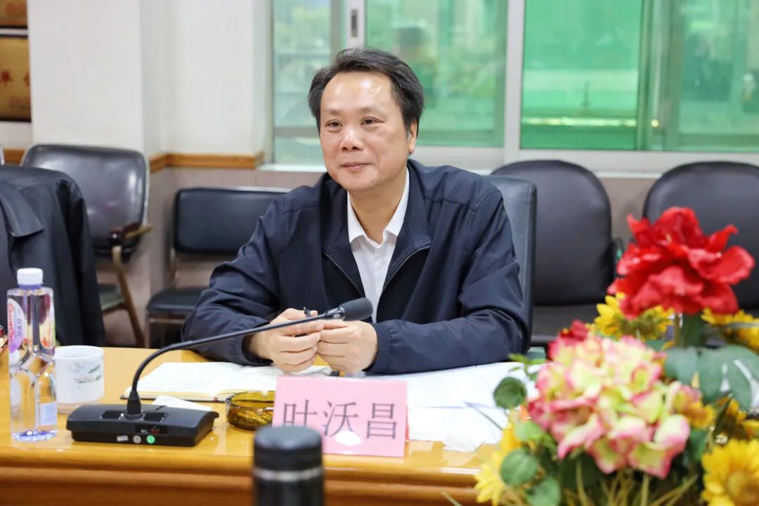 叶沃昌强调,吴家涌村要认清形势,毫不动摇地坚持党对一切工作的领导