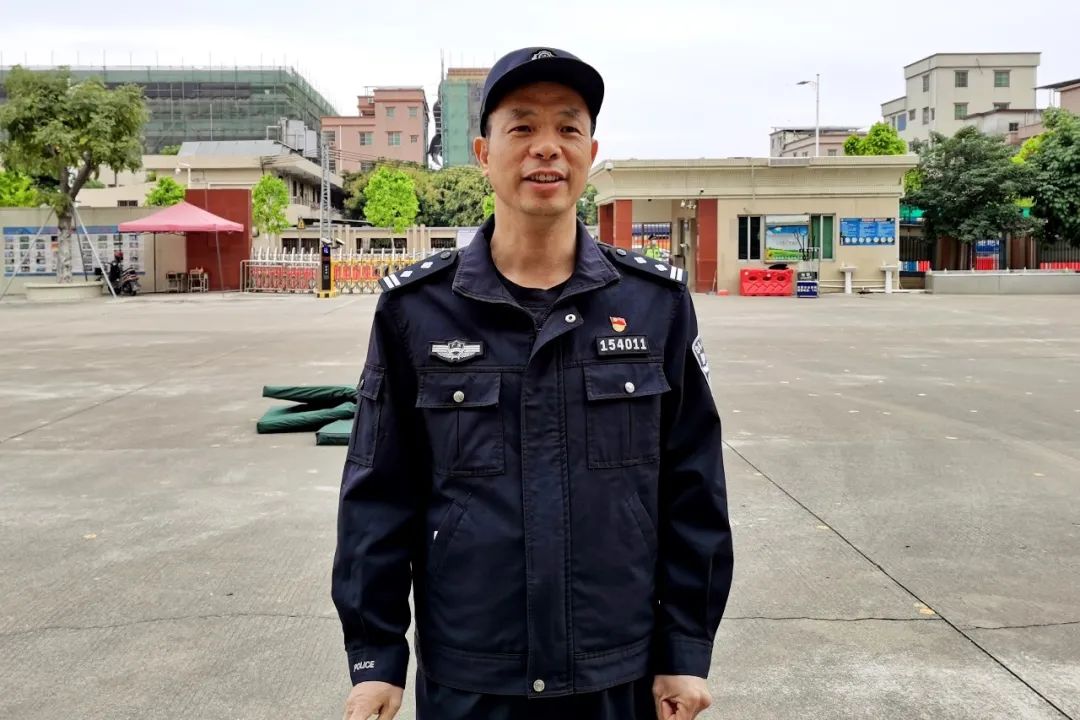 洪梅公安分局副局长蔡楷甄讲解了建立东莞义警的初衷和职责,最大化