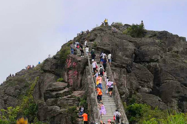 谢岗银瓶山图片