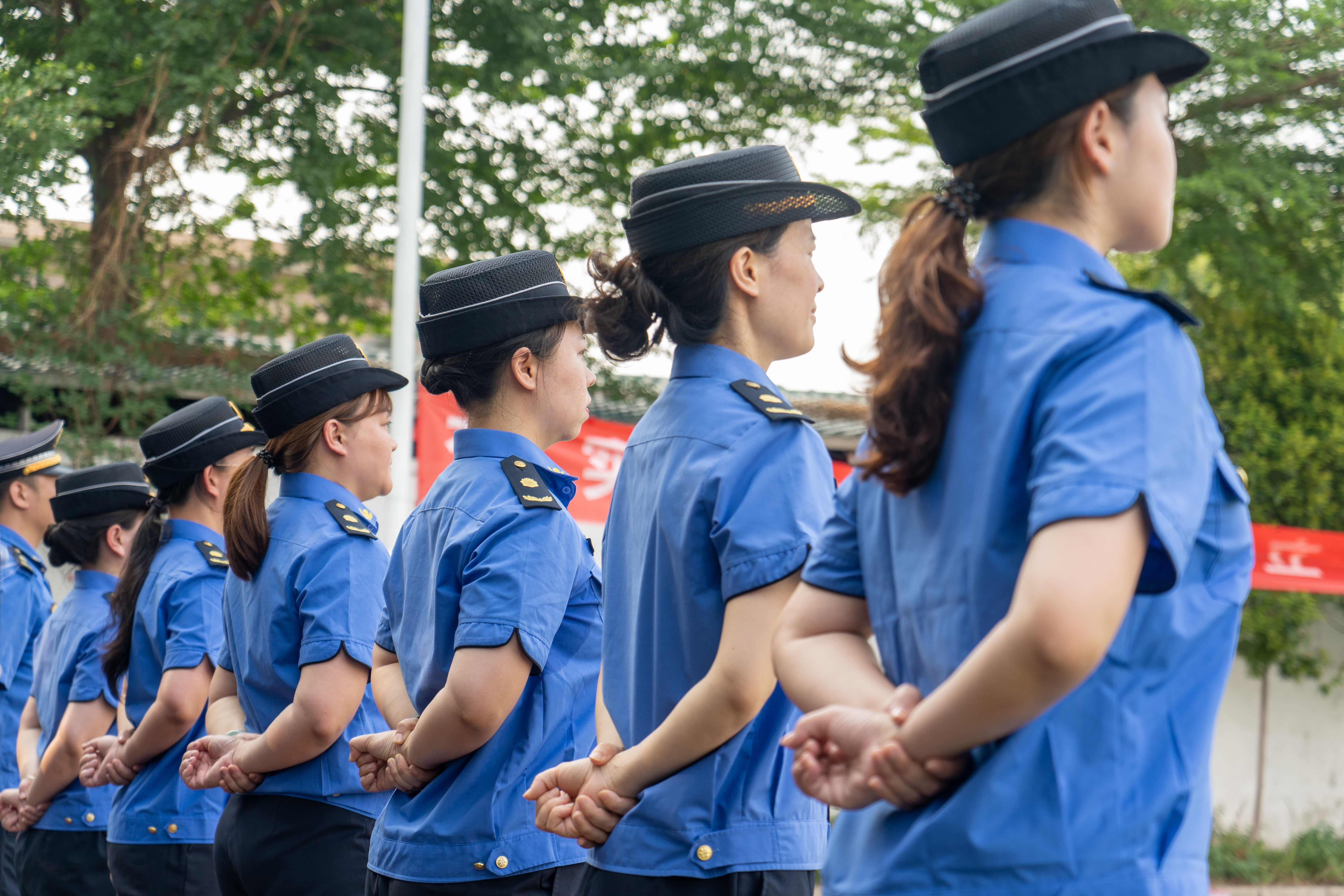 石龙锤炼城市管理她力量城管女子执法队集训练兵