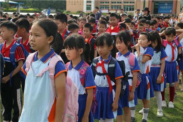 大朗镇新民小学开展防震演练活动
